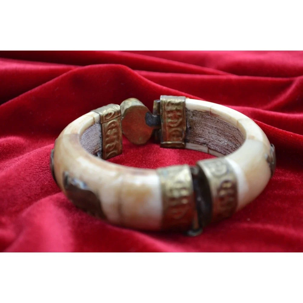 Vintage Bone Brass Elephant Bangle Bracelet Hinged Tribal Ethnic Boho Cream